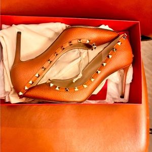 Nearly new 38.5 rockstud pumps in dark camel brown.